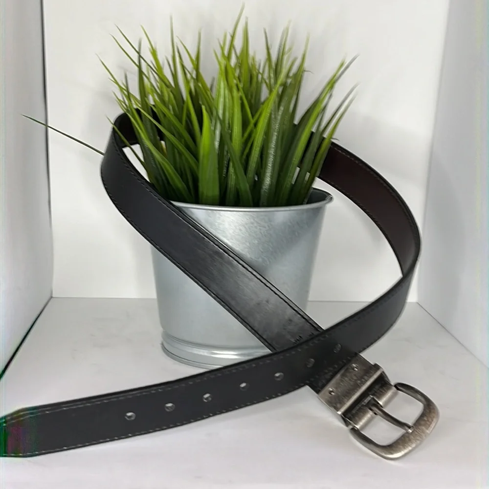 Levi’s reversible youth belt Black &‎ Brown Size Medium